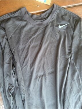 Nike Men's Long-Sleeve Crewneck Shirt - Black
